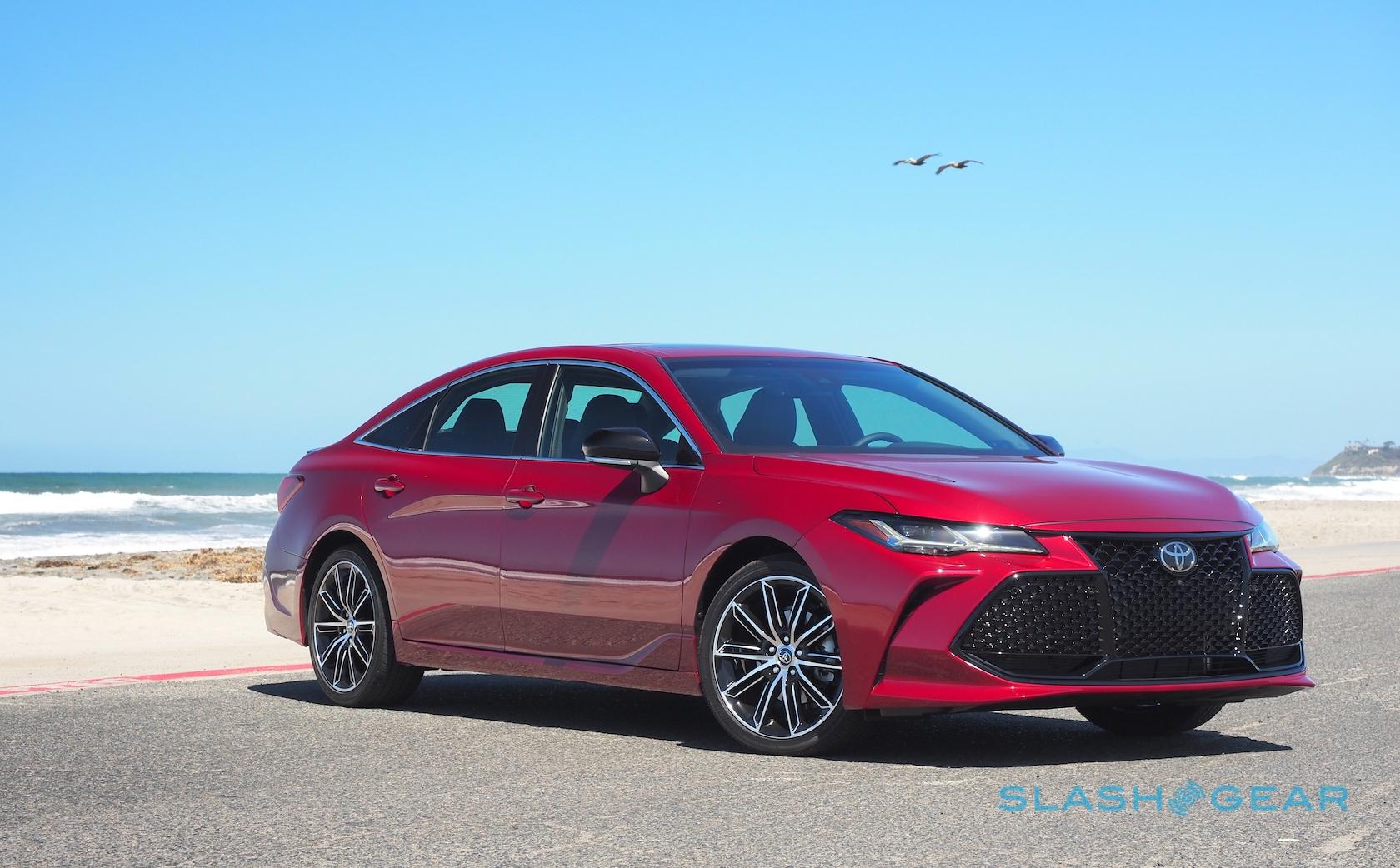 5226 Photo Exterior Toyota Avalon Limited 2022 in UAE