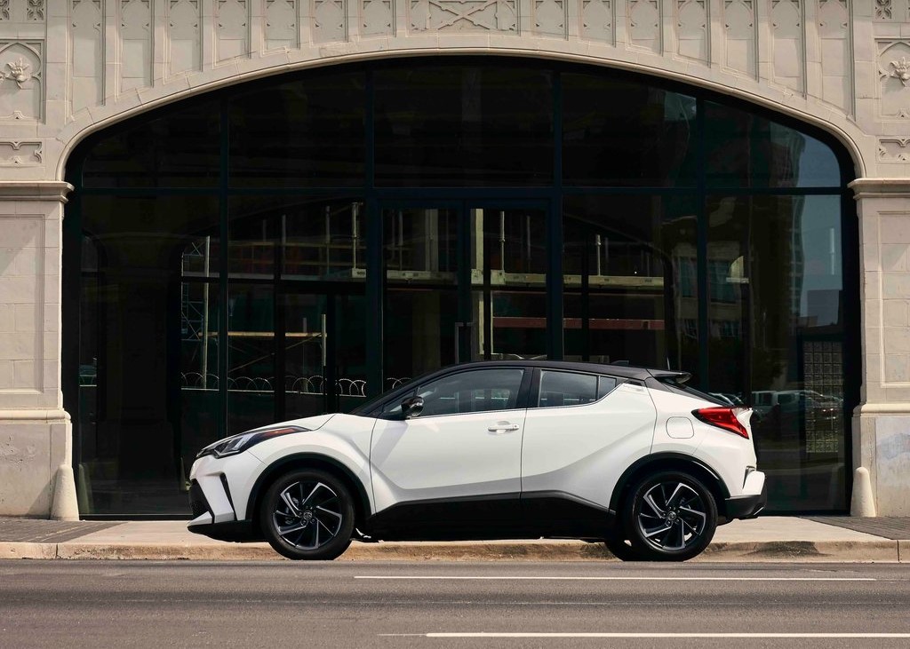 26771 Photo Exterior Toyota C-HR GX Hybrid 2023 in UAE