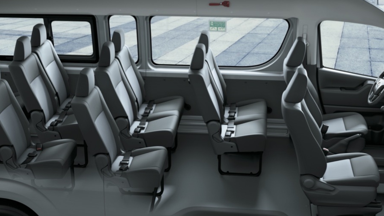 37220 Photo Exterior Toyota Hiace 2023 in UAE