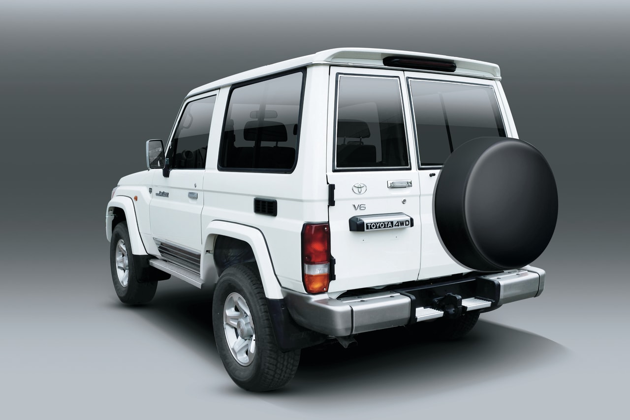 2005 Photo Exterior Toyota Land Cruiser 70 HARDTOP SDLX WINCH 3DR 4x4 2021 in Saudi Arabia