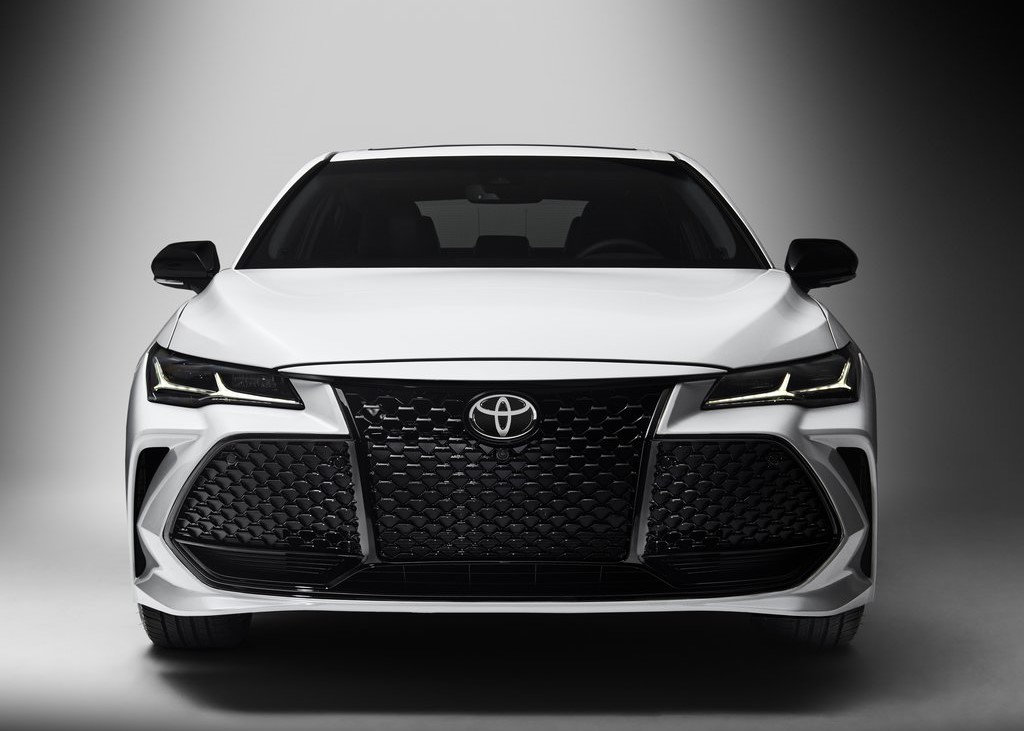 18386 Photo Exterior Toyota Avalon XLE 2022 in Saudi Arabia