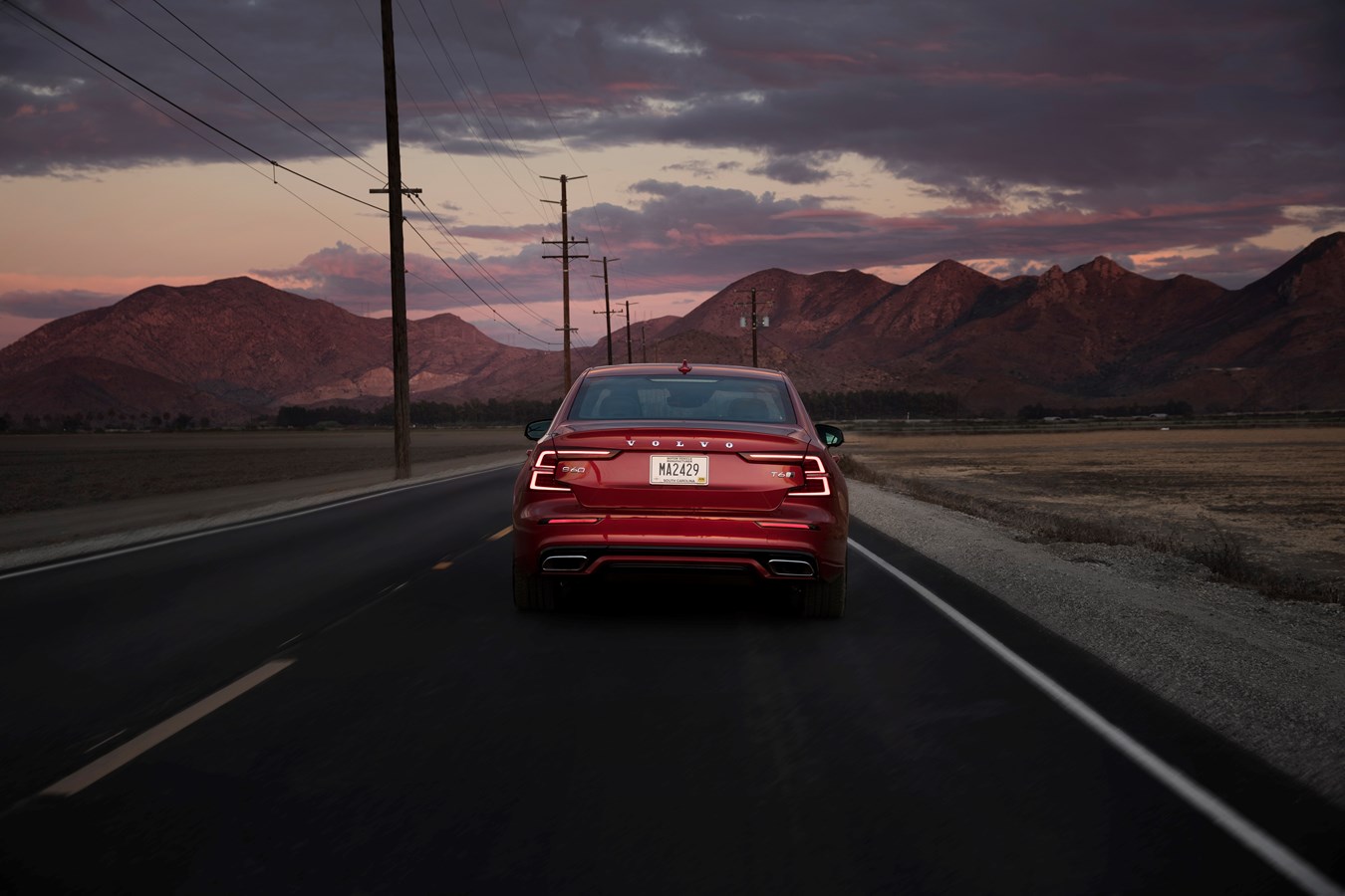 10066 Photo Exterior Volvo S60 STD 2021 in UAE