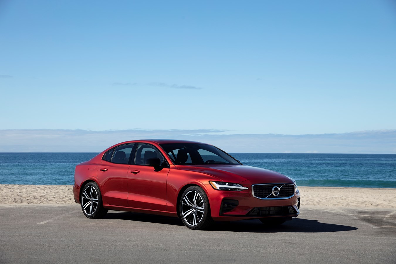 10064 Photo Exterior Volvo S60 STD 2021 in UAE
