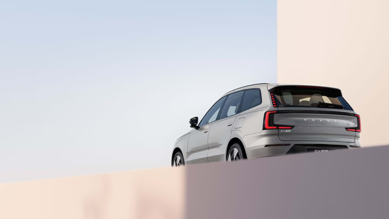 35857 Photo Exterior Volvo EX90 2023 in UAE