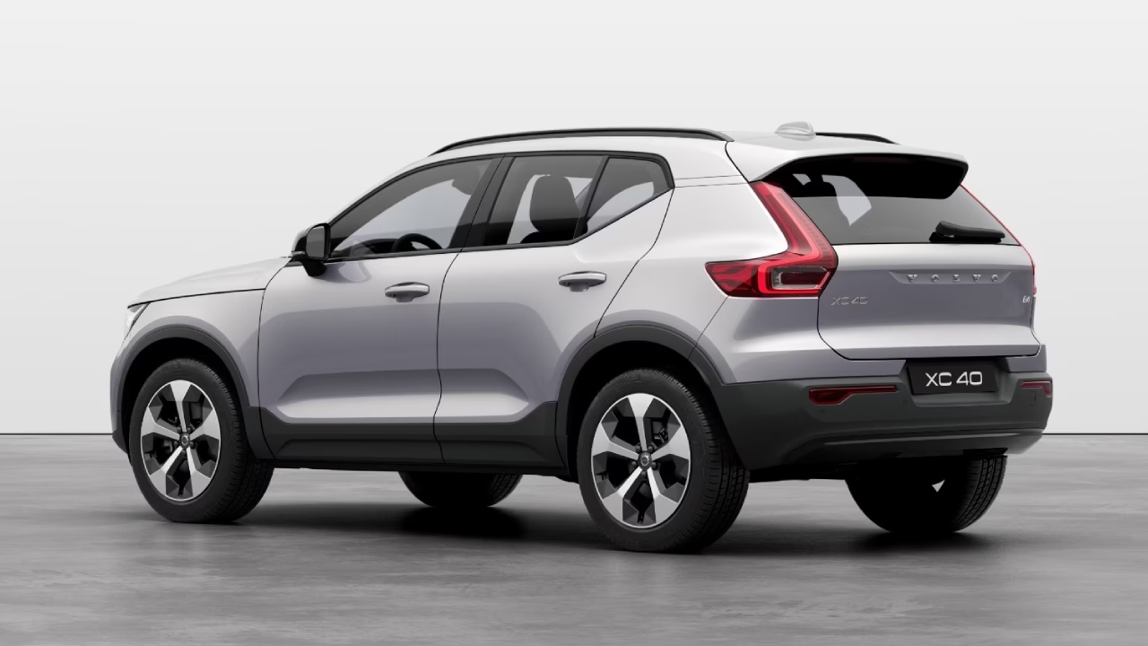 42688 Photo Exterior Volvo XC40 2024 in UAE