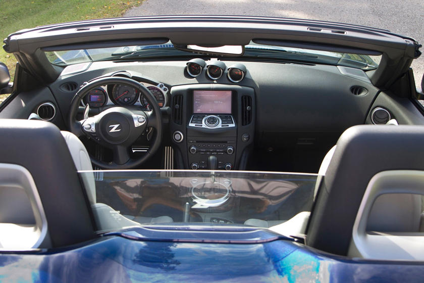 11647 Photo Exterior Nissan 370Z Roadster Automatic Transmission 2021 in UAE