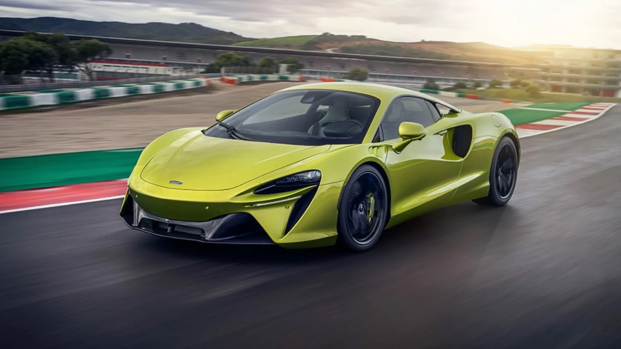 30288 Photo Exterior McLaren Artura Standard 2023 in Saudi Arabia