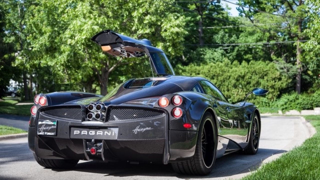 31933 Photo Exterior Pagani Huayra 2023 in UAE