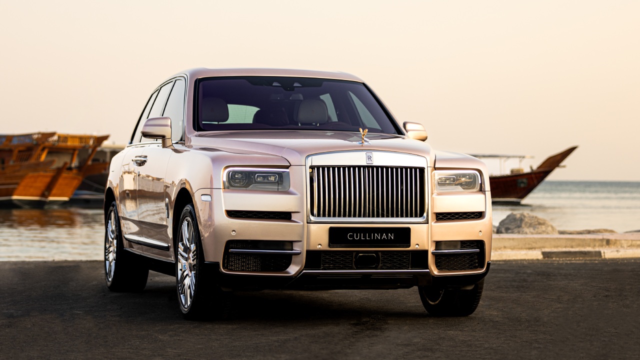 46529 Photo Exterior Rolls Royce Cullinan 2024 in UAE