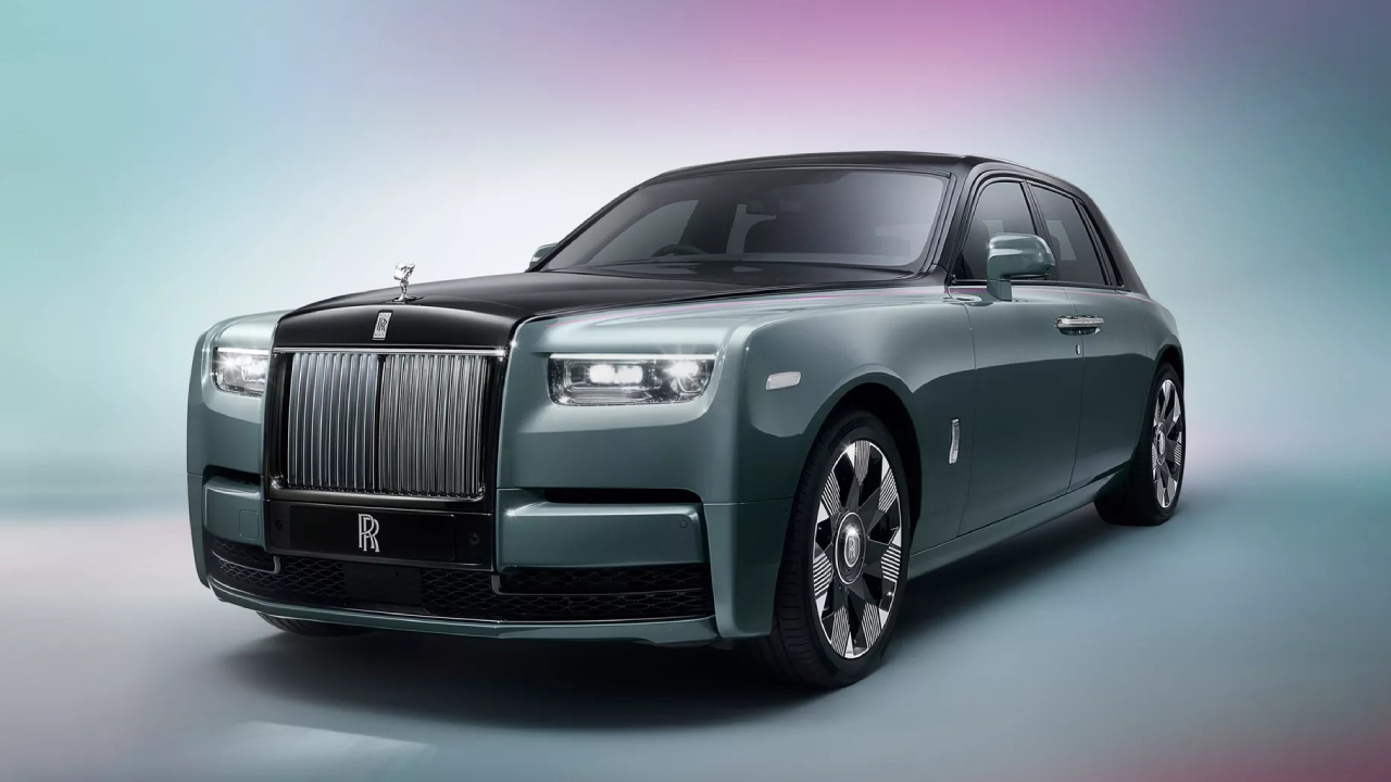 30684 Photo Exterior Rolls Royce Phantom 2023 in UAE