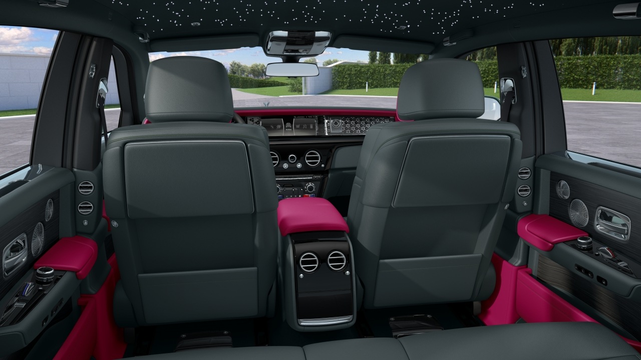 30689 Photo Exterior Rolls Royce Phantom 2023 in UAE
