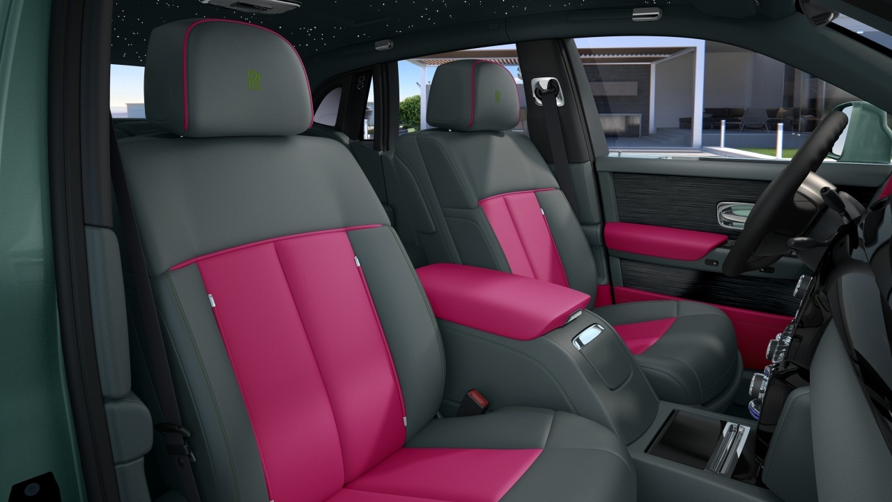 30688 Photo Exterior Rolls Royce Phantom 2023 in UAE